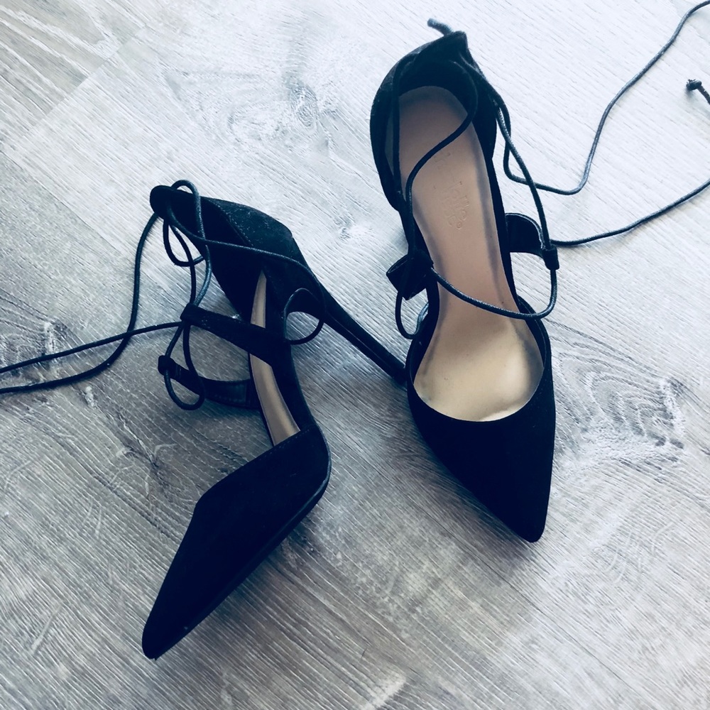 Pointed toe heels